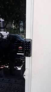 Digital door lock สำหรับประตูบานเลื่อนแบบบานปิดด้านข้าง บานอลูมิเนียม